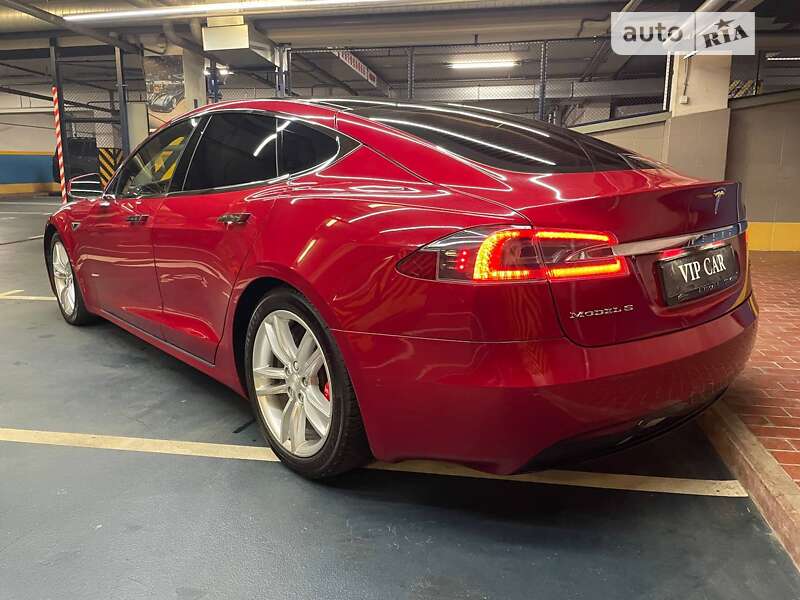 Ліфтбек Tesla Model S 2016 в Києві