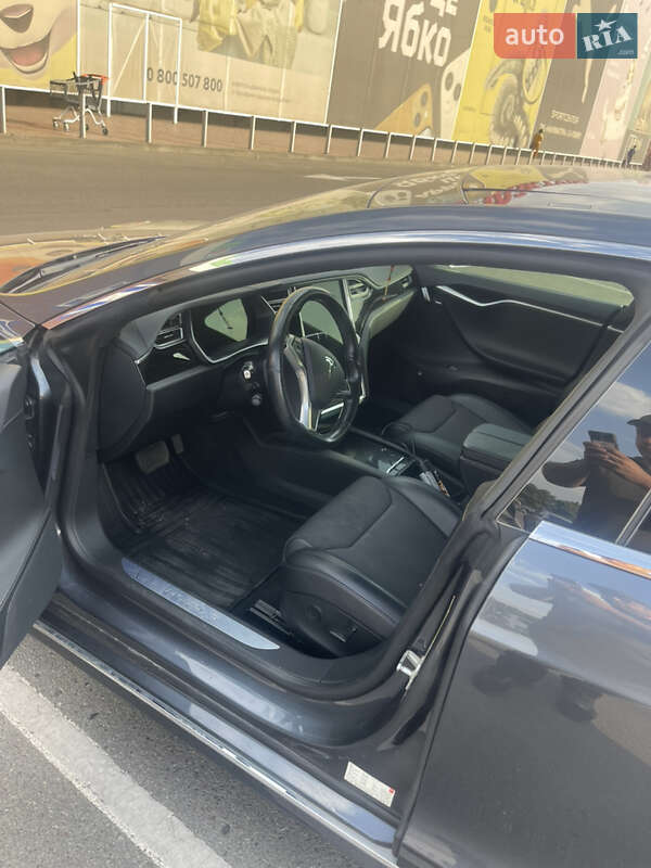 Лифтбек Tesla Model S 2017 в Сумах