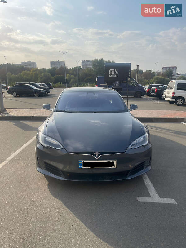 Лифтбек Tesla Model S 2017 в Сумах