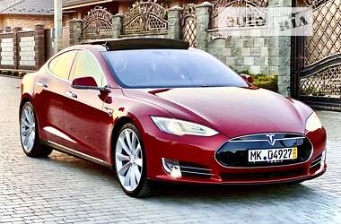 Лифтбек Tesla Model S 2016 в Ровно