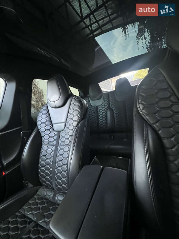 Ліфтбек Tesla Model S 2017 в Дніпрі