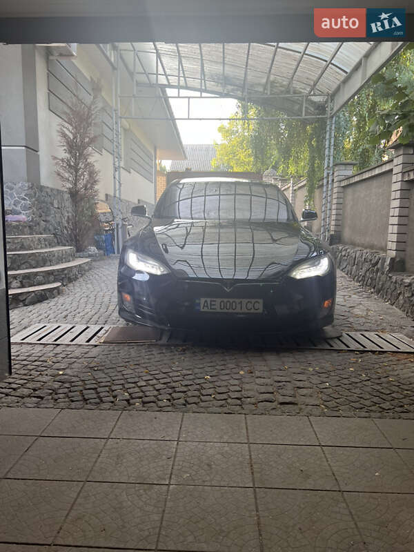Ліфтбек Tesla Model S 2017 в Дніпрі