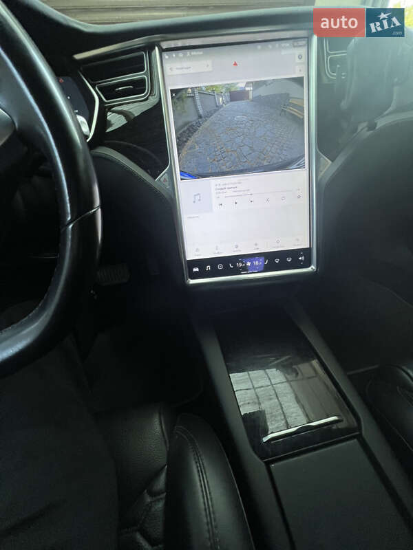 Ліфтбек Tesla Model S 2017 в Дніпрі