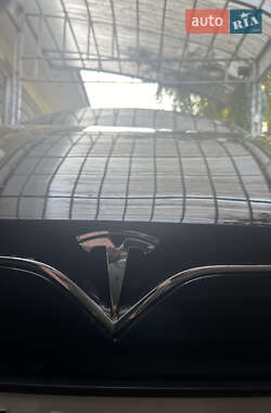 Лифтбек Tesla Model S 2017 в Днепре