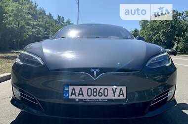 Лифтбек Tesla Model S 2016 в Киеве