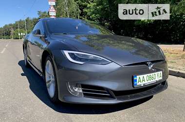 Лифтбек Tesla Model S 2016 в Киеве