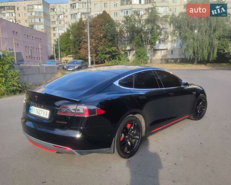 Лифтбек Tesla Model S 2015 в Полтаве