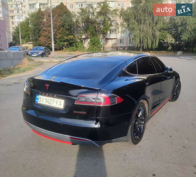 Лифтбек Tesla Model S 2015 в Полтаве