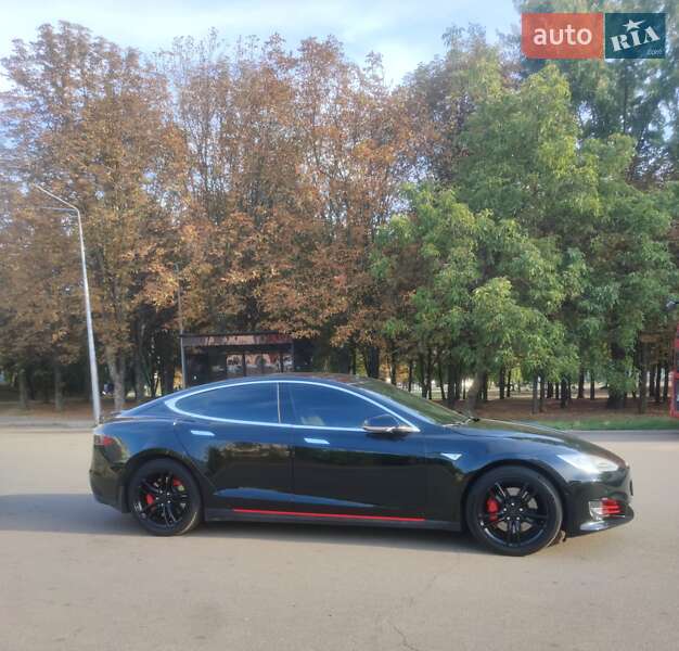 Лифтбек Tesla Model S 2015 в Полтаве