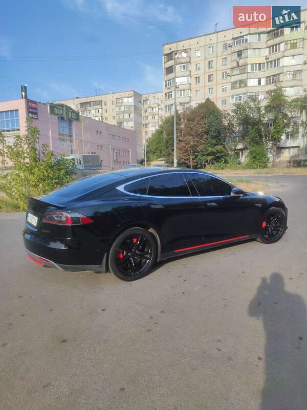 Лифтбек Tesla Model S 2015 в Полтаве