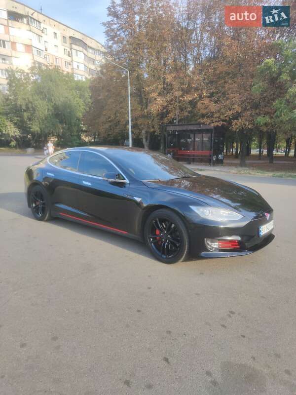 Лифтбек Tesla Model S 2015 в Полтаве
