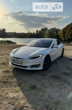 Ліфтбек Tesla Model S 2017 в Києві