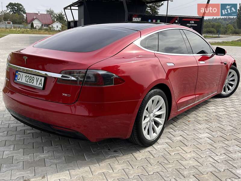 Лифтбек Tesla Model S 2017 в Черновцах