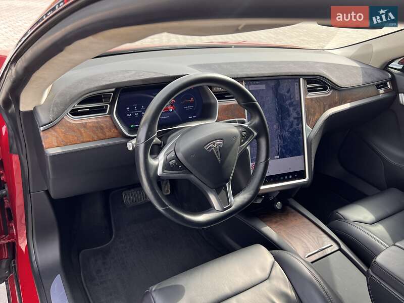 Лифтбек Tesla Model S 2017 в Черновцах