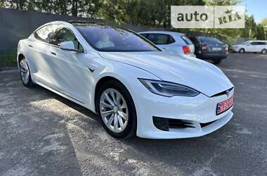 Ліфтбек Tesla Model S 2017 в Львові