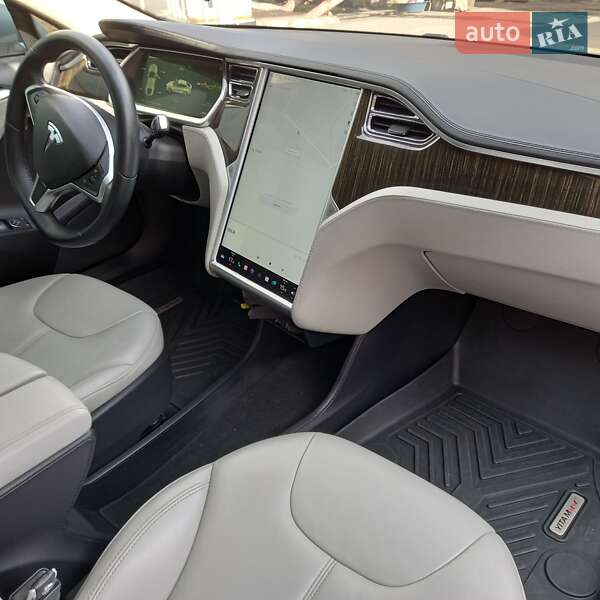 Ліфтбек Tesla Model S 2013 в Кривому Розі