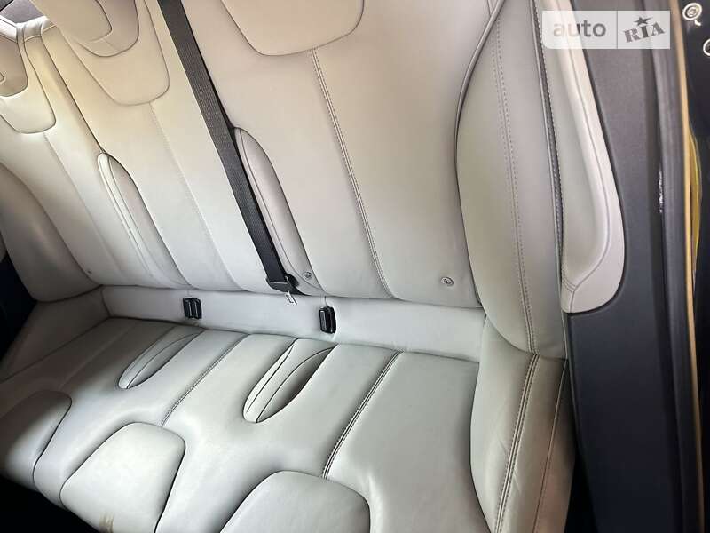 Лифтбек Tesla Model S 2016 в Золочеве