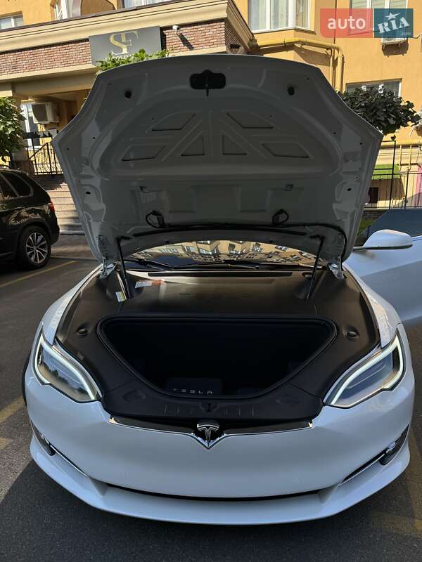 Лифтбек Tesla Model S 2020 в Киеве