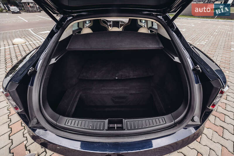 Ліфтбек Tesla Model S 2013 в Одесі