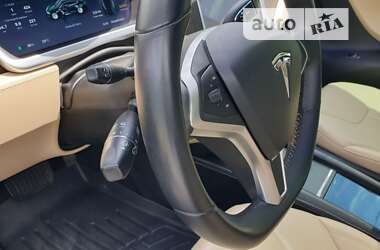 Лифтбек Tesla Model S 2013 в 