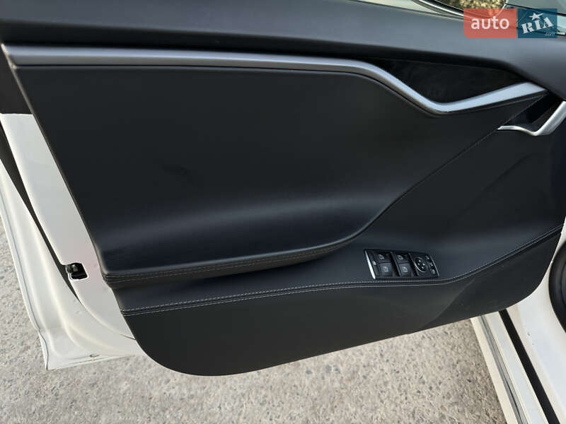 Лифтбек Tesla Model S 2020 в Киеве