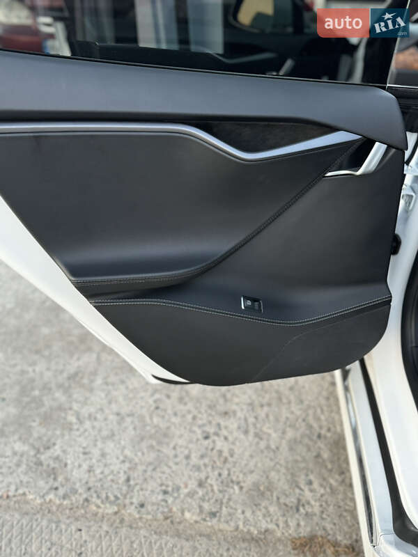 Лифтбек Tesla Model S 2020 в Киеве