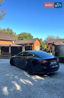 Лифтбек Tesla Model S 2016 в Сарнах