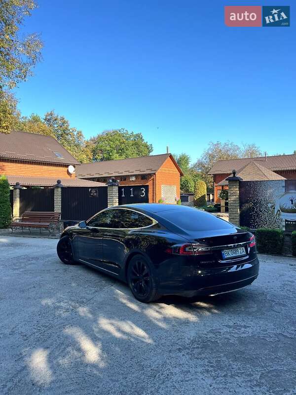 Лифтбек Tesla Model S 2016 в Сарнах