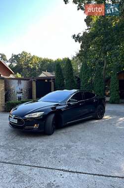 Лифтбек Tesla Model S 2016 в Сарнах