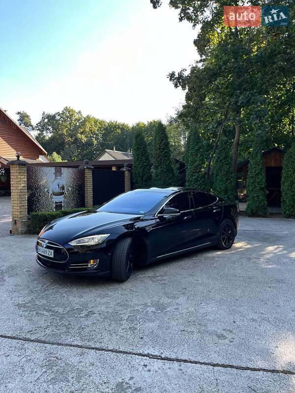 Лифтбек Tesla Model S 2016 в Сарнах