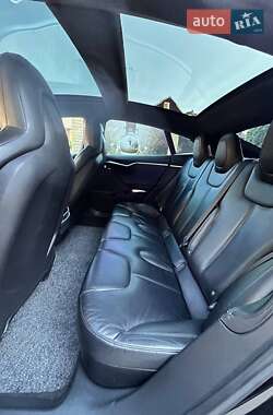 Лифтбек Tesla Model S 2016 в Сарнах