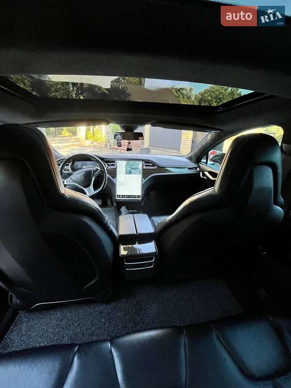 Лифтбек Tesla Model S 2016 в Сарнах