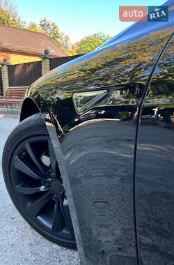 Лифтбек Tesla Model S 2016 в Сарнах