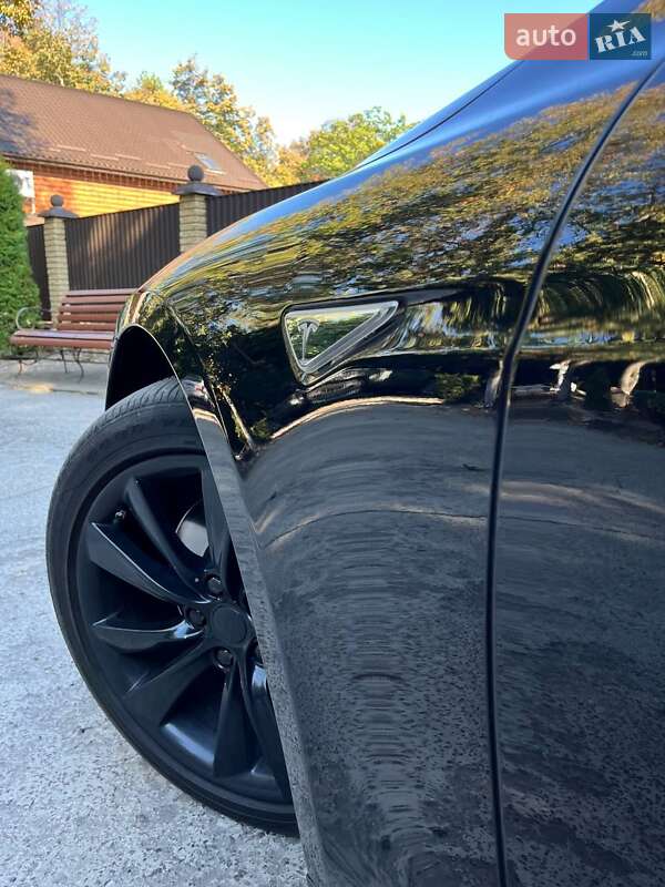 Лифтбек Tesla Model S 2016 в Сарнах