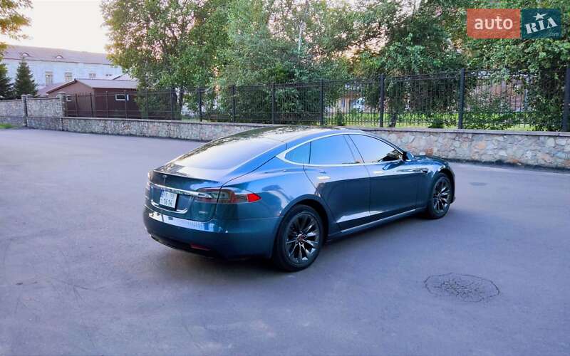 Лифтбек Tesla Model S 2017 в Днепре
