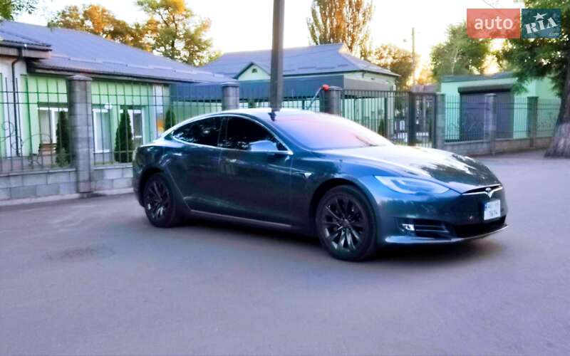 Лифтбек Tesla Model S 2017 в Днепре