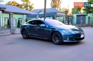 Лифтбек Tesla Model S 2017 в 