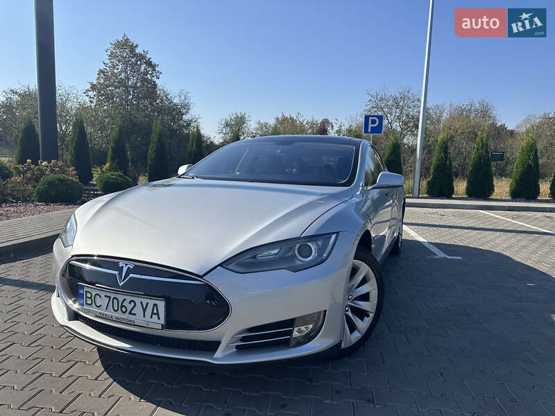 Ліфтбек Tesla Model S 2013 в Стрию