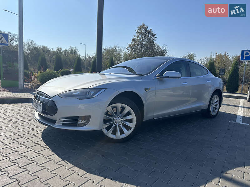 Ліфтбек Tesla Model S 2013 в Стрию