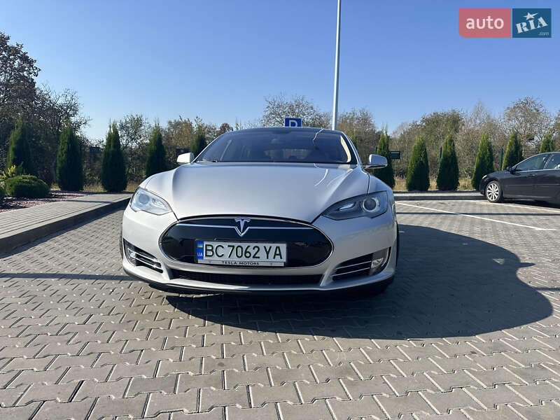 Ліфтбек Tesla Model S 2013 в Стрию