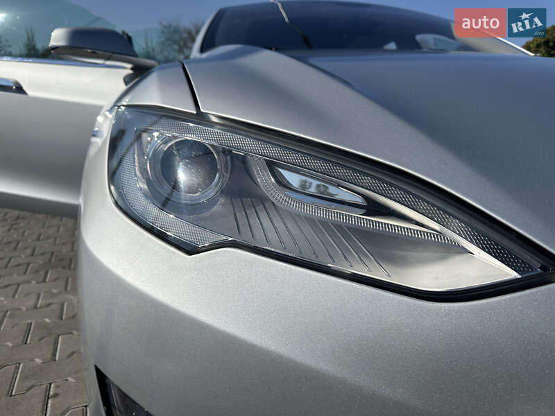 Ліфтбек Tesla Model S 2013 в Стрию