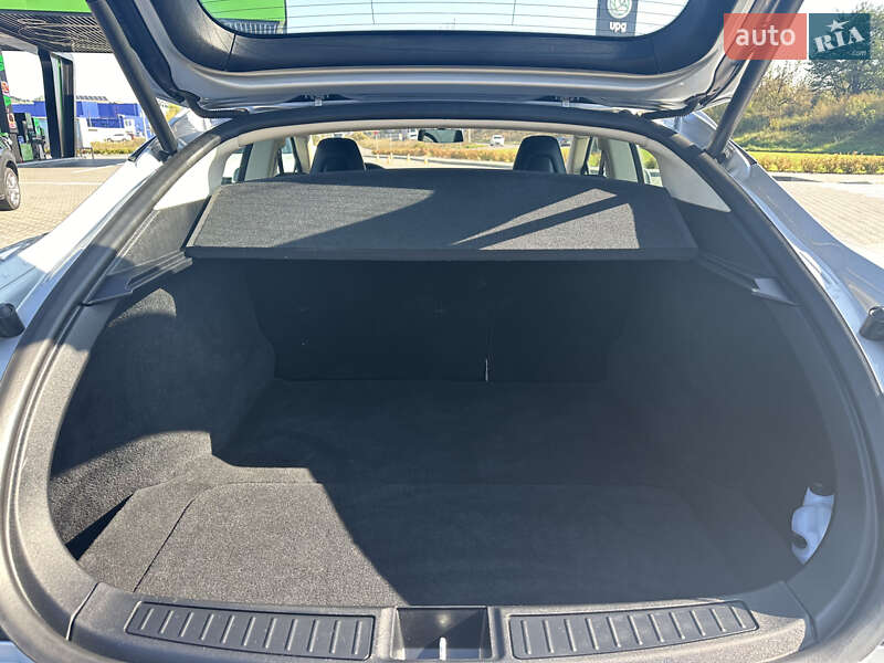 Ліфтбек Tesla Model S 2013 в Стрию