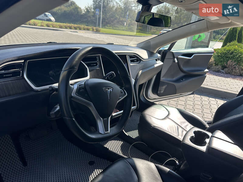 Ліфтбек Tesla Model S 2013 в Стрию