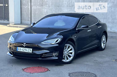 Лифтбек Tesla Model S 2018 в Киеве