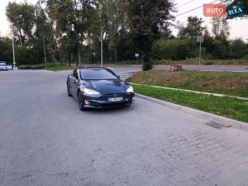Ліфтбек Tesla Model S 2019 в Трускавці