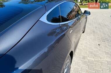 Лифтбек Tesla Model S 2019 в Трускавце