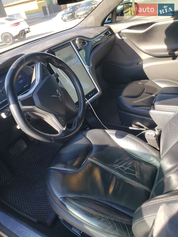 Ліфтбек Tesla Model S 2015 в Тернополі