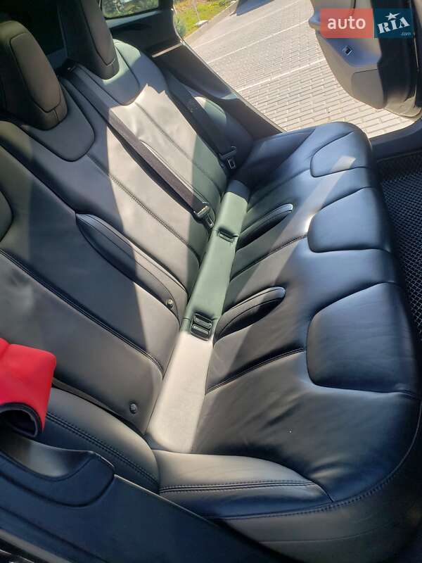 Ліфтбек Tesla Model S 2015 в Тернополі