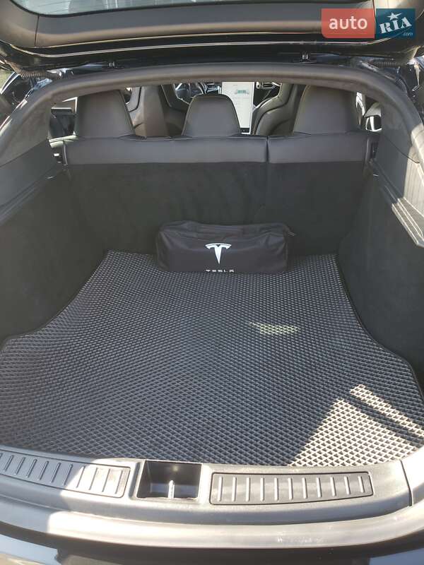Ліфтбек Tesla Model S 2015 в Тернополі