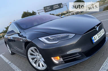 Лифтбек Tesla Model S 2017 в Киеве